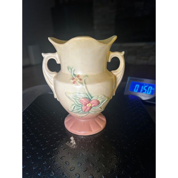 Hull Rose Vase - Picture 2 of 5